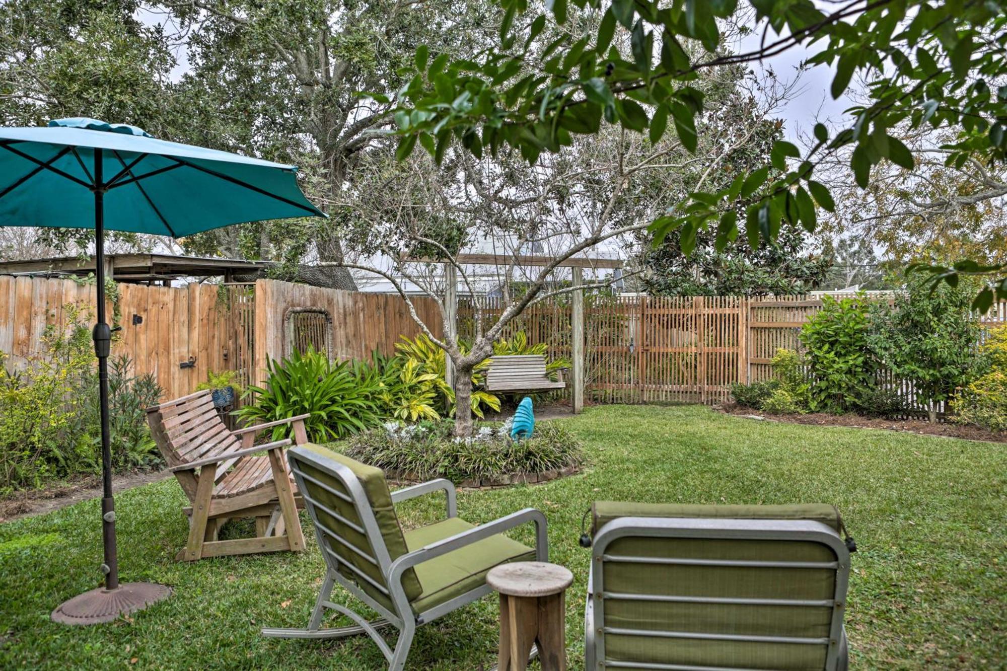 Walk To Beach From Chic Old Town Apartment With Yard Bay St. Louis المظهر الخارجي الصورة